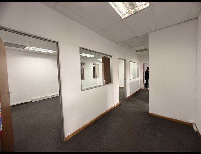 1,412M² WAREHOUSE TO LET IN MEADOWDALE